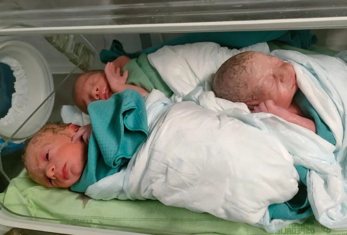 Parto trigemellare a Terni: dopo 18 anni tre fiocchi azzurri al Santa Maria