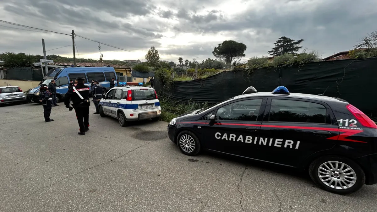 Perugia, operaio minaccia di gettarsi nel vuoto: le forze dell'ordine evitano il suicidio