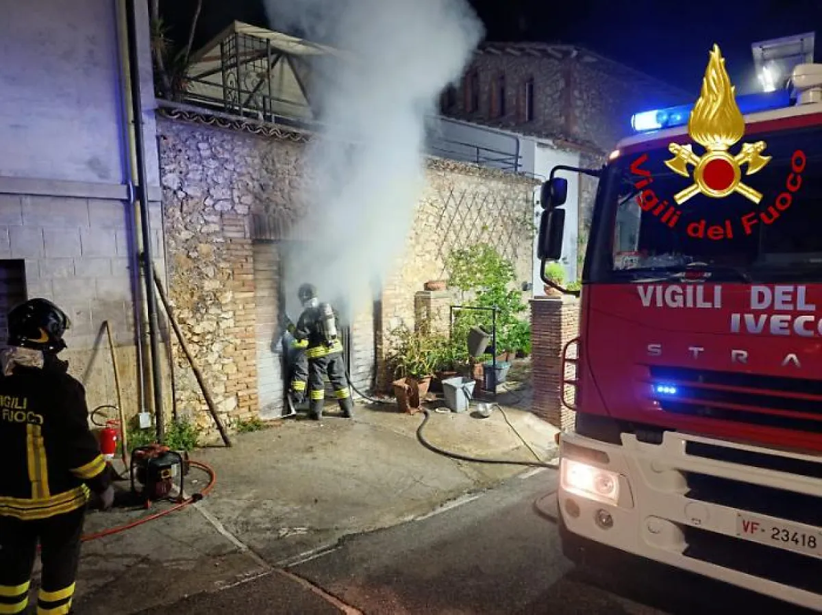 Calvi dell'Umbria, incendio nella notte: distrutto un minimarket