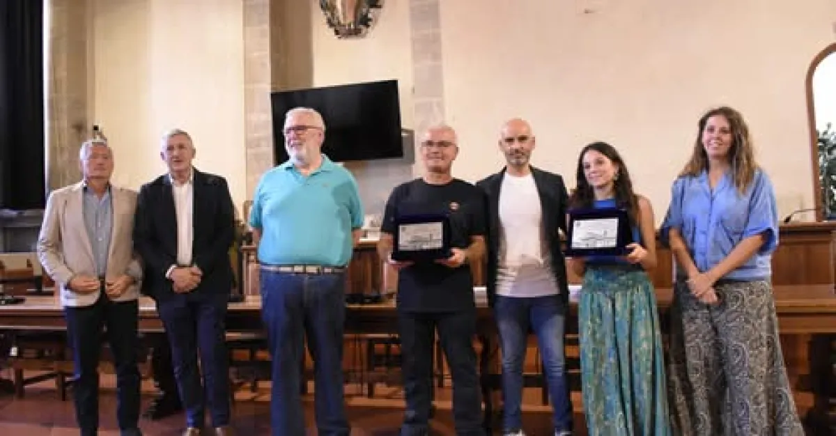 Città di Castello, salvano la vita a un uomo durante le vacanze. Il Comune li premia