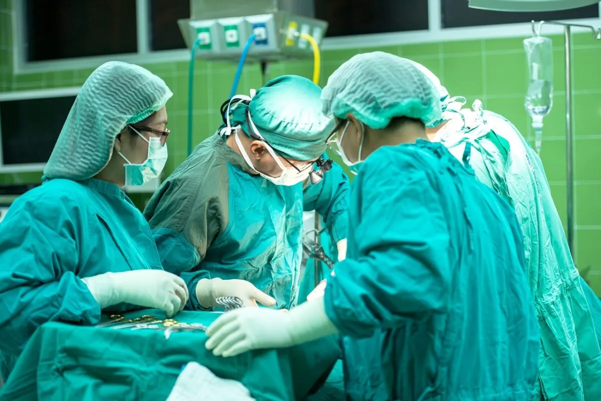 Terni, l’Aortic Team isola uno pseudoaneurisma in rottura con una endoprotesi: intervento rarissimo a livello mondiale