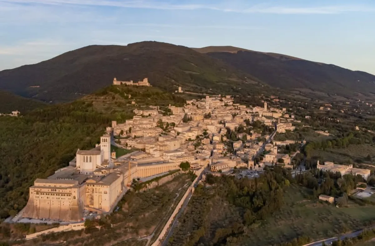 9 milioni e mezzo per il restauro delle mura urbiche di Assisi. C'è la firma per l'affidamento di tutti i servizi