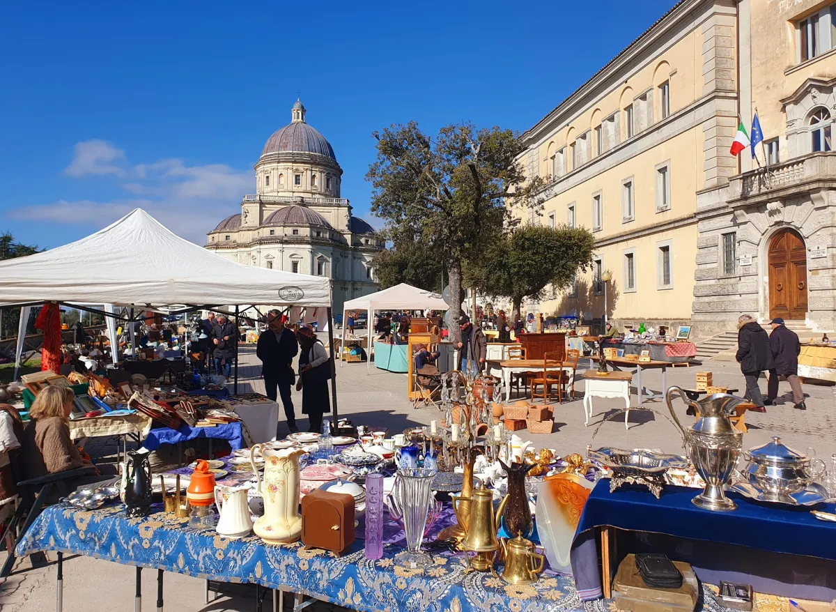 Tra opere d'arte, mobili antichi e curiosità del passato: i mercati e le mostre d'antiquariato più rinomati dell'Umbria, tra tradizione e cultura