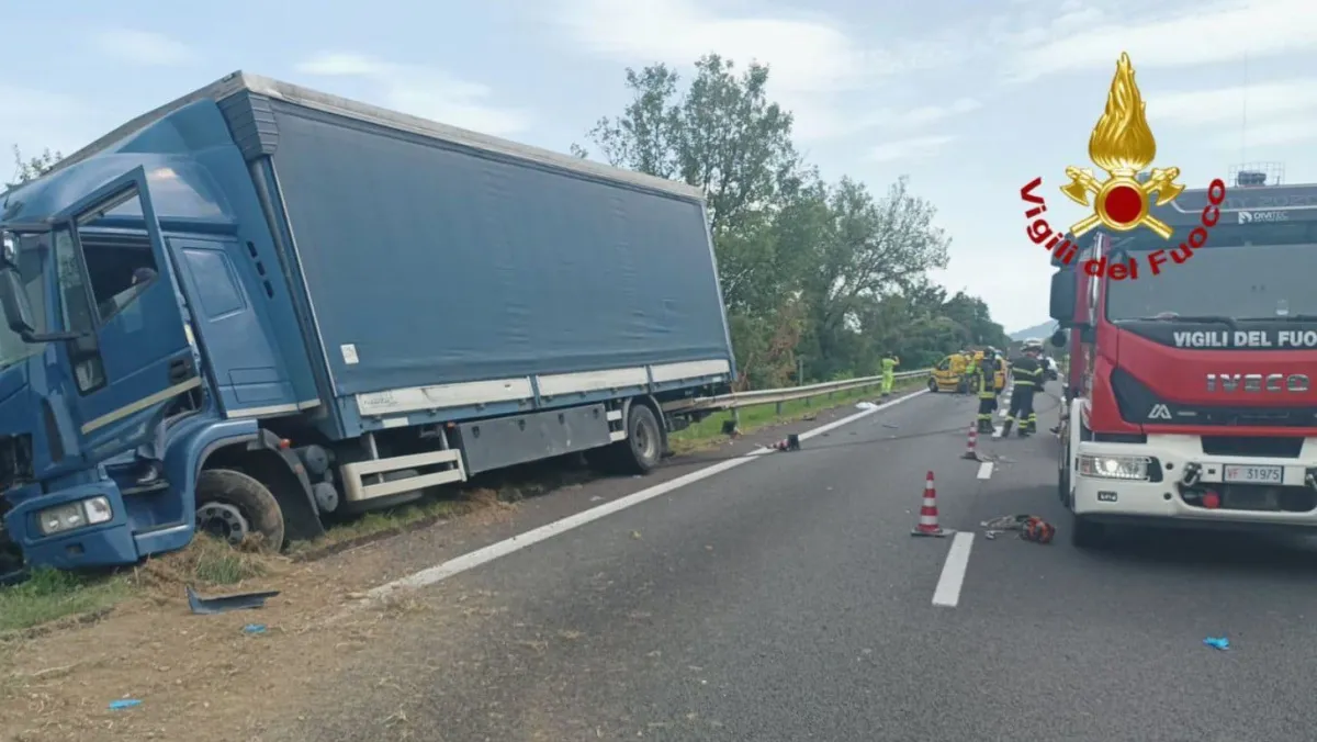Dramma sulla E45, un tir finisce contro un camper: morta una bambina di 8 anni