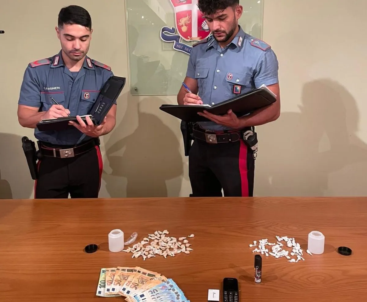 Eroina e cocaina a Perugia: spacciatore arrestato dopo la fuga