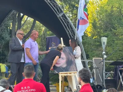 “Ilaria vive nel nostro ricordo”: Terni apre la Festa dell’Alternativa con la fiaccolata per la giovane vittima di femminicidio