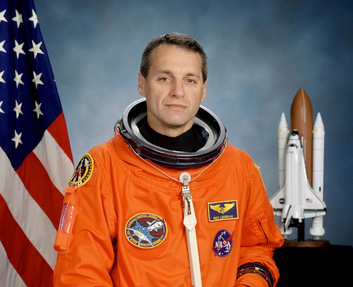 Dalla base lunare agli astronauti su Marte: l’astronauta Richard Linnehan spiega come cercheremo la vita nel pianeta rosso