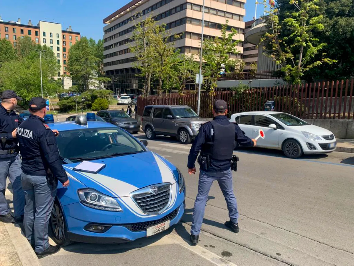 Perugia, controlli antidroga in centro: 29enne fermato con hashish e kit per il confezionamento