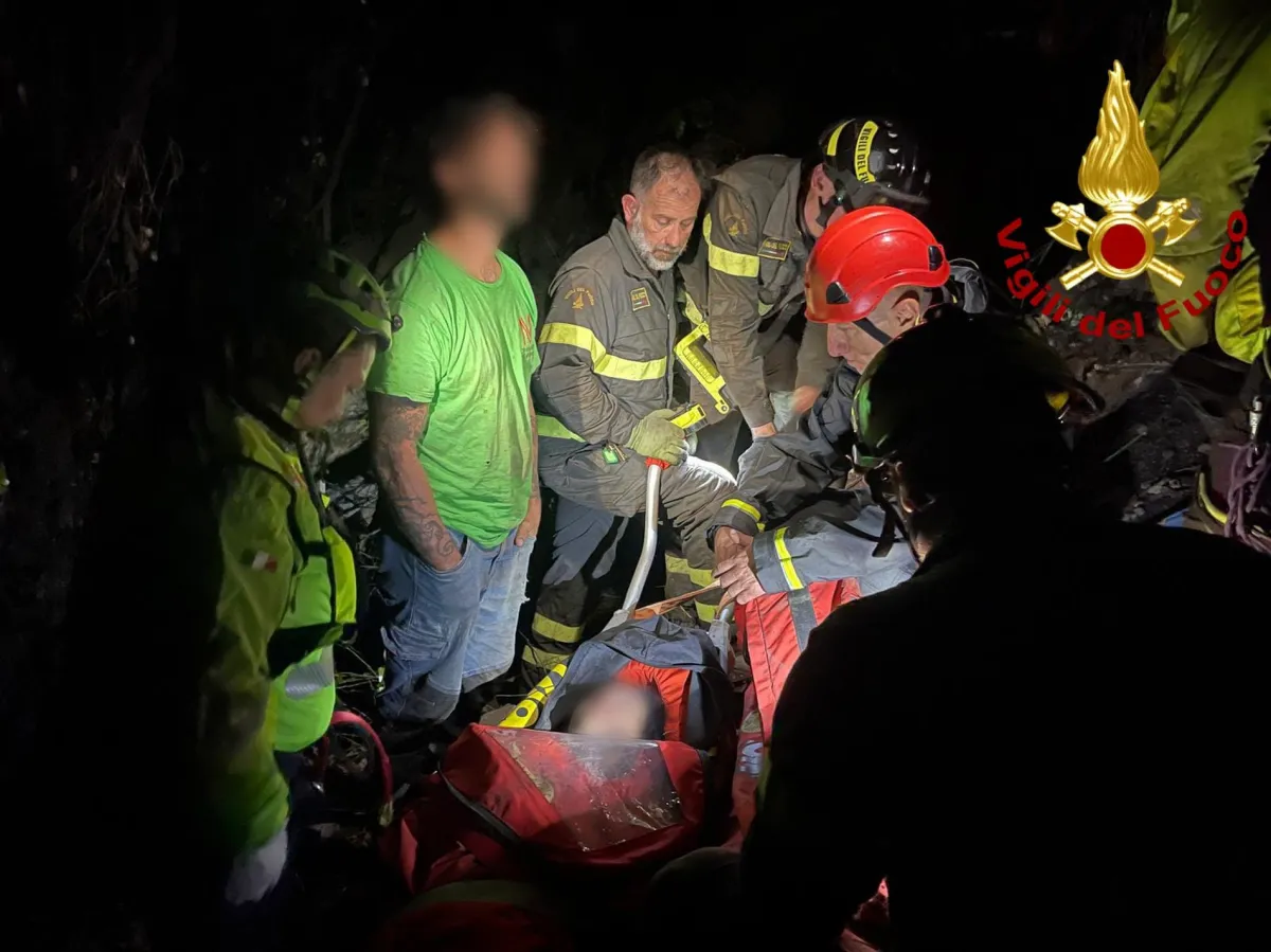 Terni, donna di 34 anni precipita in un dirupo a Marmore: il salvataggio nella notte dopo ore di ricerche