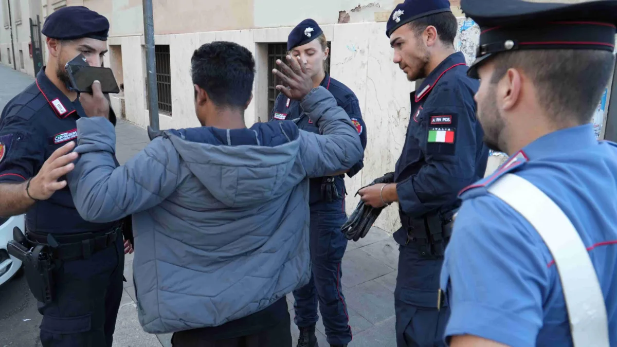 Gubbio, maxi-operazione dei Carabinieri dopo l’aggressione in Piazza 40 Martiri: tre arresti, unità cinofile in azione
