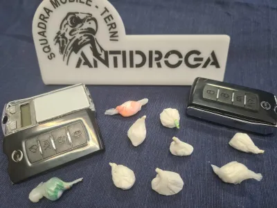 Terni, blitz della Squadra Mobile. Arrestato spacciatore dopo pedinamento, per lui c'è il foglio di via