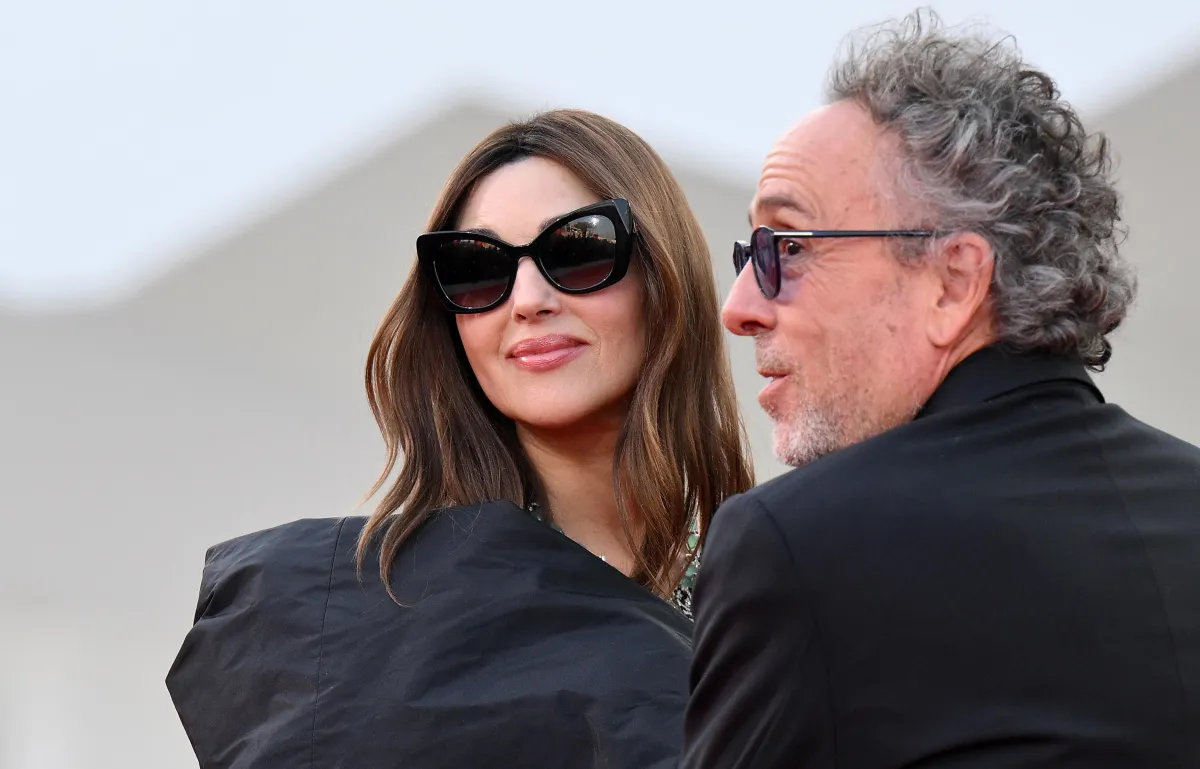 Monica Bellucci annuncia la separazione da Tim Burton: è la fine di un amore nato sotto i riflettori