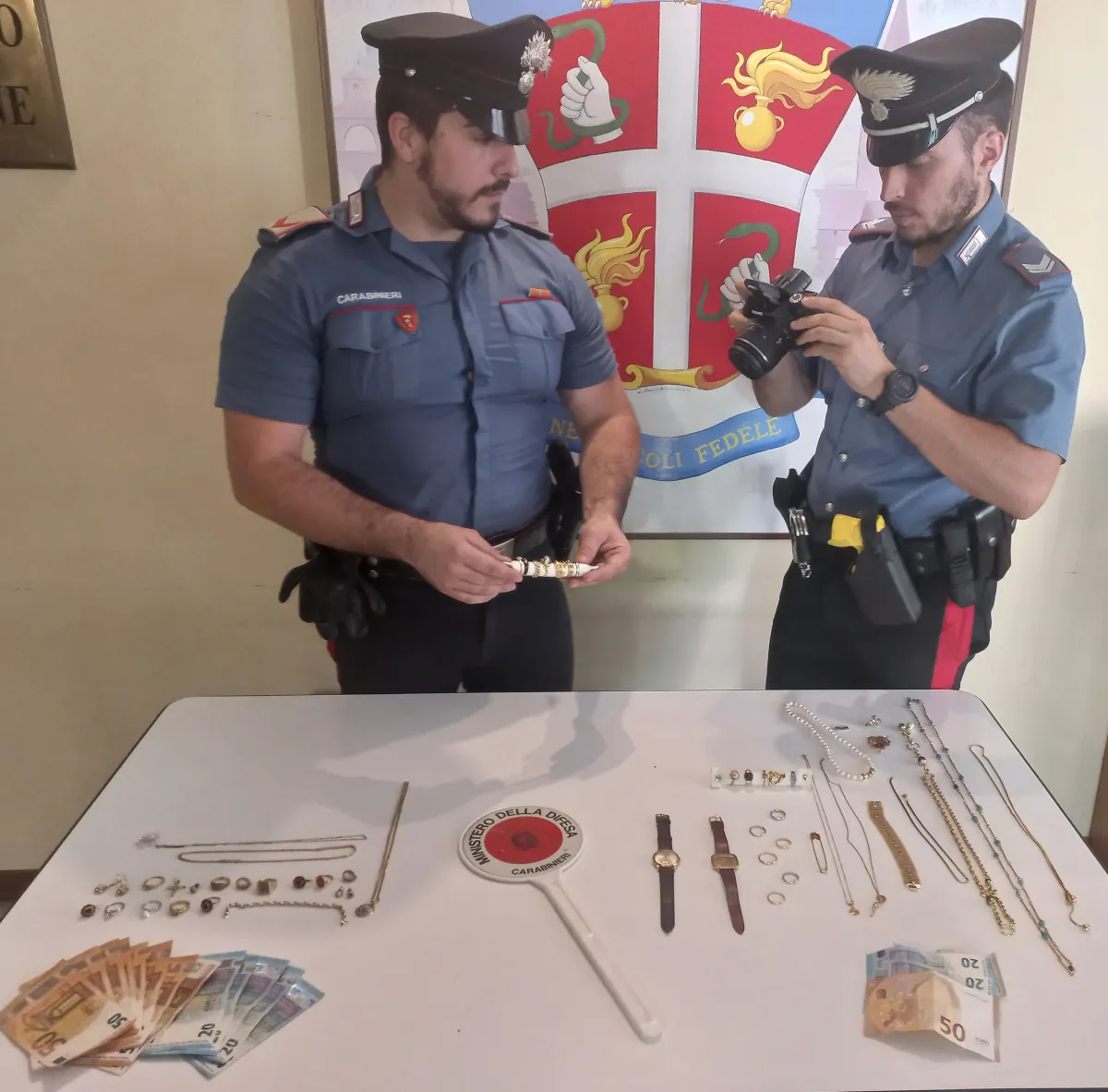 Truffa del finto carabiniere: recuperati 45mila euro in oro, arrestata una donna e denunciata una minore a Città di Castello