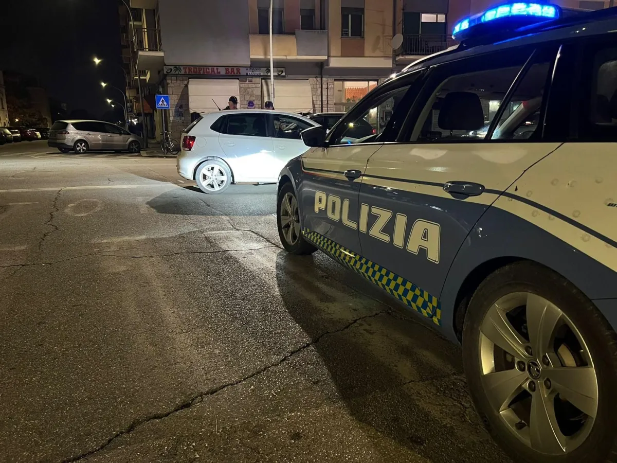 Terni, egiziano ubriaco danneggia auto in via Botticelli: denunciato. Liti nei locali della movida, anche un arresto con Daspo Willy