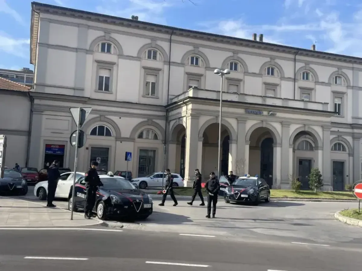 Fontivegge, molestatore insegue madre e figli ma un vigilante lo blocca: denunciato 32enne