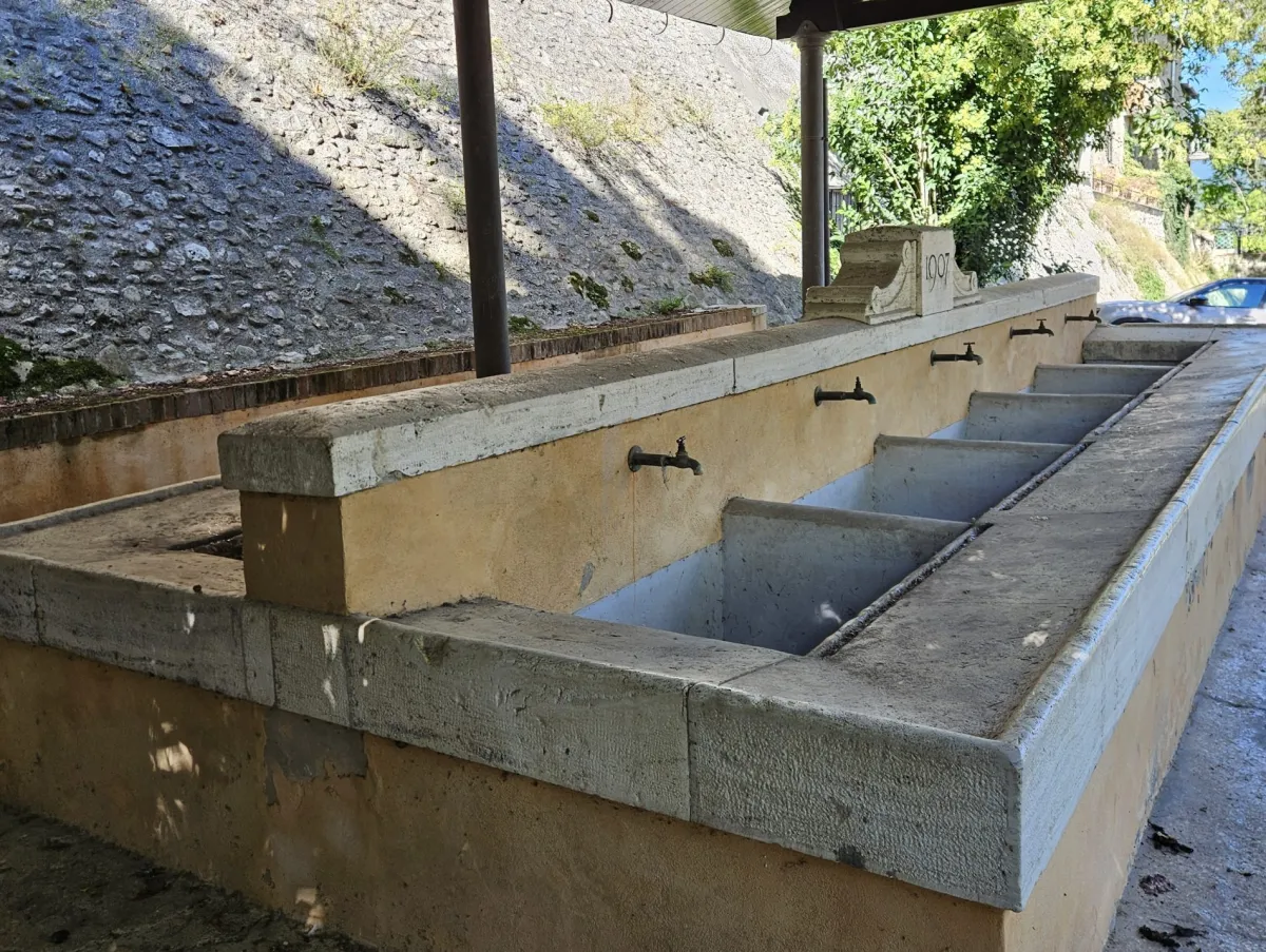 Collescipoli, rubata la seconda canale storica del lavatoio del 1907: cresce l'allarme sicurezza e la richiesta di tutela del patrimonio pubblico