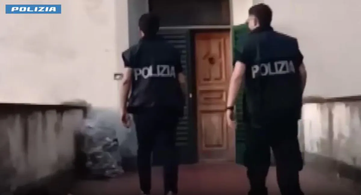 Aggredisce la ex e scappa: ventenne bloccato in centro a Terni