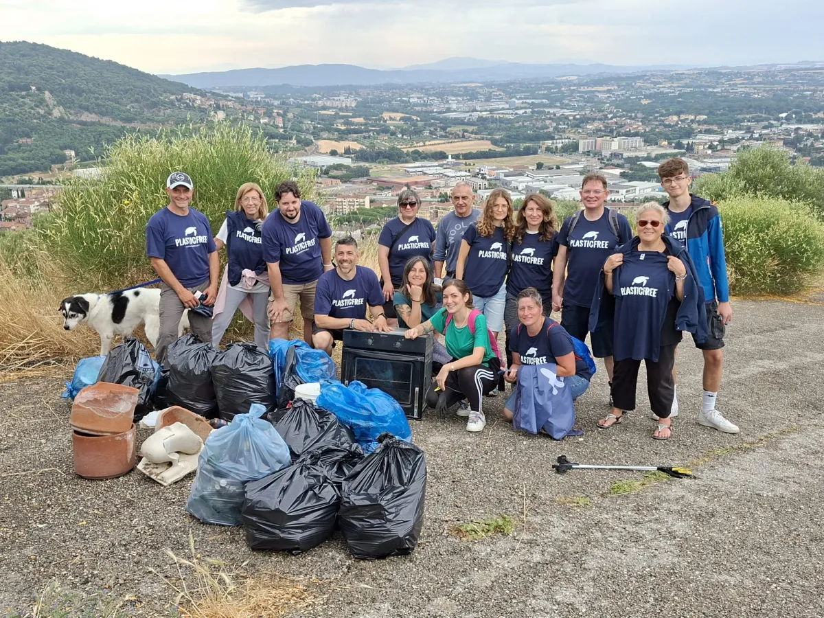 Corciano, successo per la Giornata Internazionale Sea & Rivers: raccolti 157 kg di rifiuti grazie all'impegno di cittadini, volontari e istituzioni locali