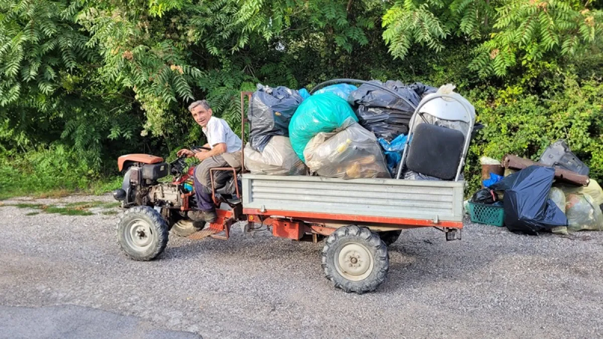 'Giornata Ecologica', i volontari ripuliscono la Valserra. Assessore Iapadre: "Contributo concreto alla salvaguardia ambientale"