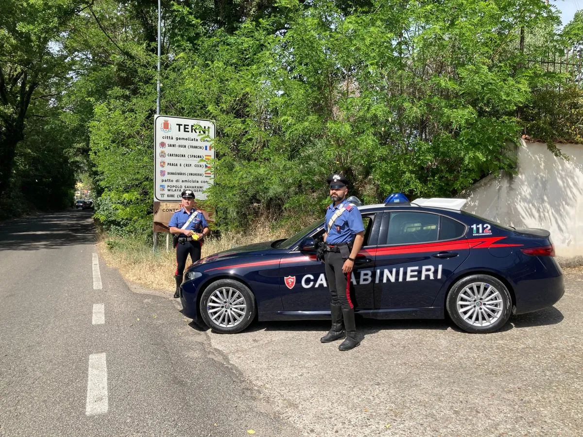 Irrompe all’alba in una RSA di Terni e ferisce due anziani: 18enne arrestato per rapina aggravata