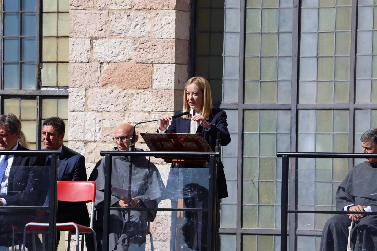 Assisi, Meloni: "San Francesco è stato un esempio che non lascia indifferenti; la pace si costruisce mattone dopo mattone"