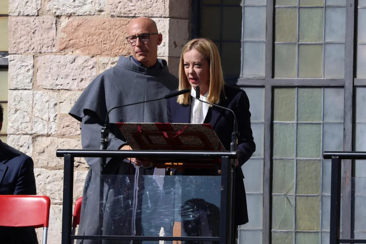 LIVE, Assisi, il giorno di San Francesco: dopo la solenne celebrazione la Premier Meloni ha omaggiato il Padre Serafico