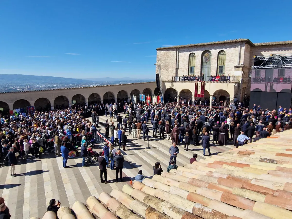 San Francesco, per la prima volta ad Assisi l'ostensione del corpo: tutti potranno vedere le spoglie del poverello