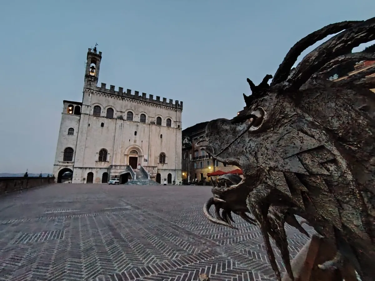 Gubbio esclusa dagli itinerari francescani di Busitalia: uno schiaffo scandaloso alla città di San Francesco e il Lupo