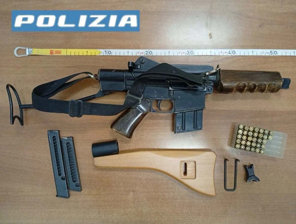 Città di Castello, fermato uomo con armi e droga in bici: arrestato