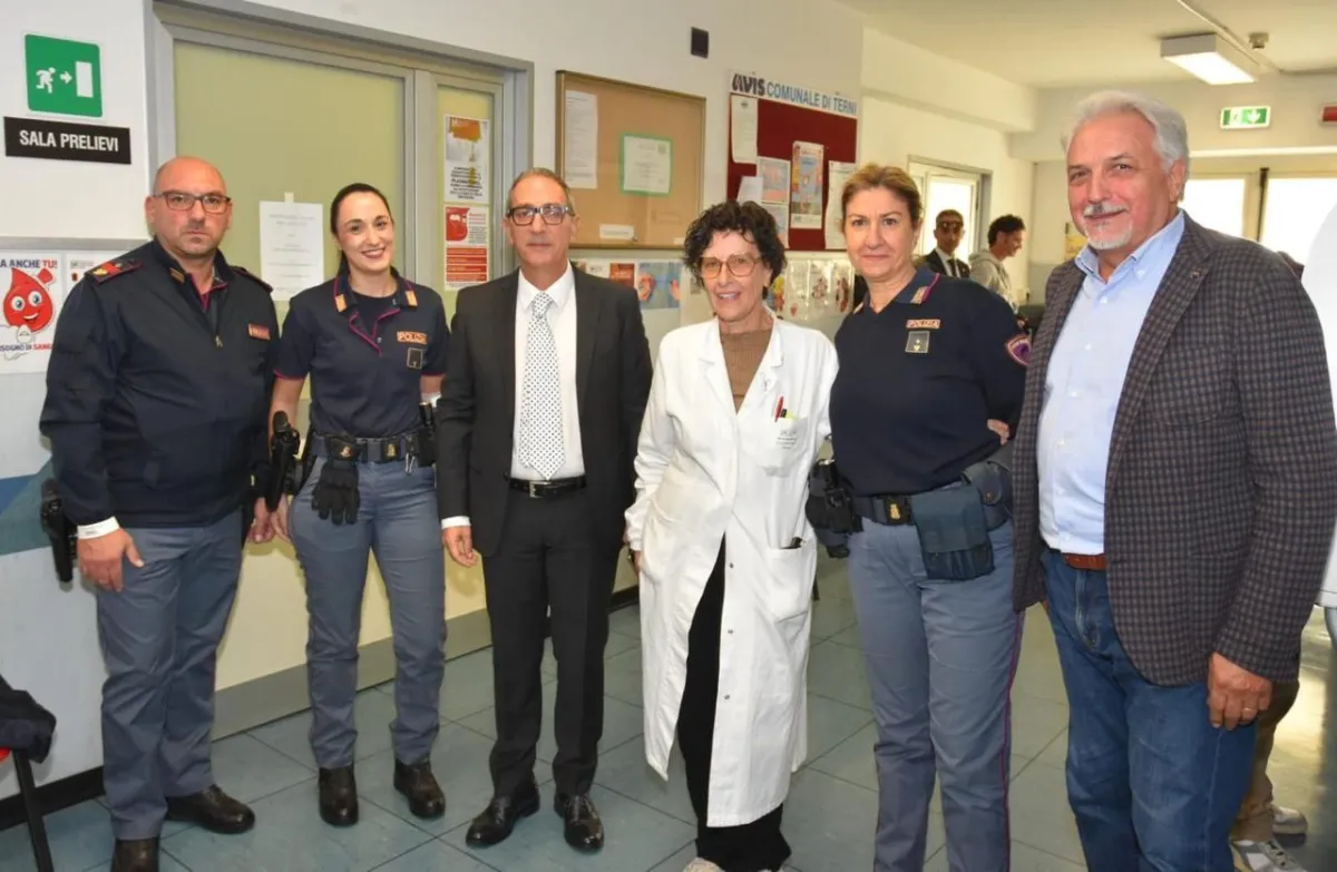 Terni, la Polizia dona il sangue all'ospedale: l'operazione “Uniformi nel donare”