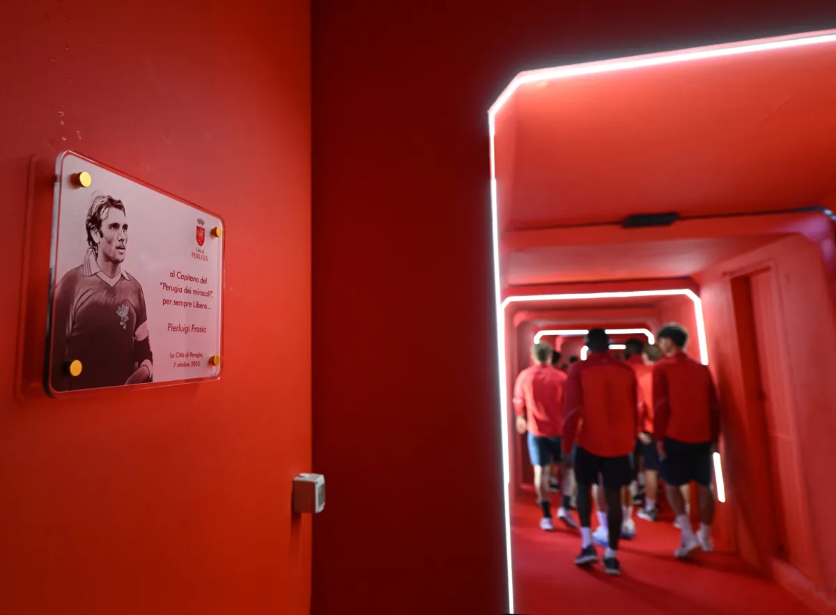 Perugia, allo stadio "Curi" scoperta una targa per onorare la memoria di Pierluigi Frosio