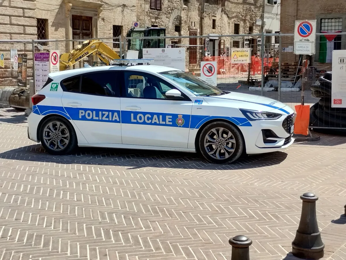 Gubbio, agente della Municipale arrestato per peculato: ammette le proprie responsabilità e valuta il patteggiamento
