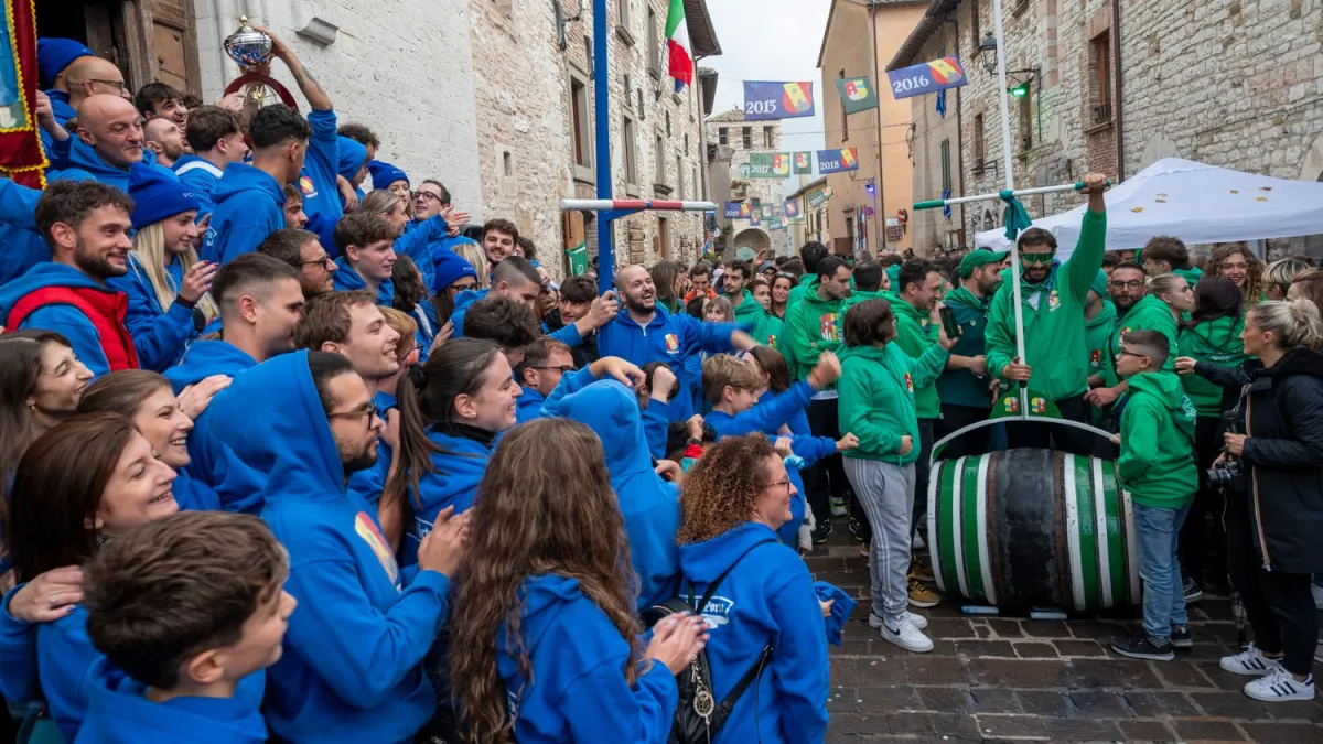 Costacciaro, presentata l’edizione 2025 della Corsa delle Botti: tradizione, giovani e comunità protagonisti