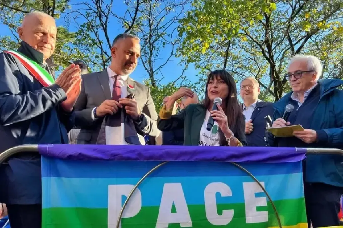 Stefania Proietti alla Marcia per la pace Perugia-Assisi: "Insieme possiamo cambiare il mondo"