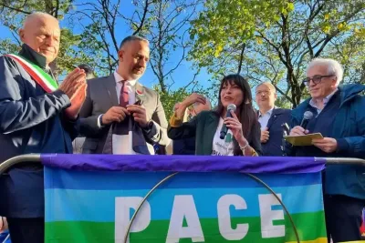 Stefania Proietti alla Marcia per la pace Perugia-Assisi: "Insieme possiamo cambiare il mondo"