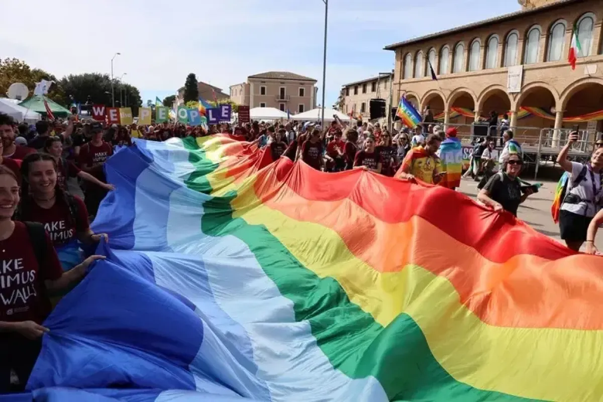 Folla record alla Marcia per la pace Perugia–Assisi: da tutte le età un appello alla fraternità