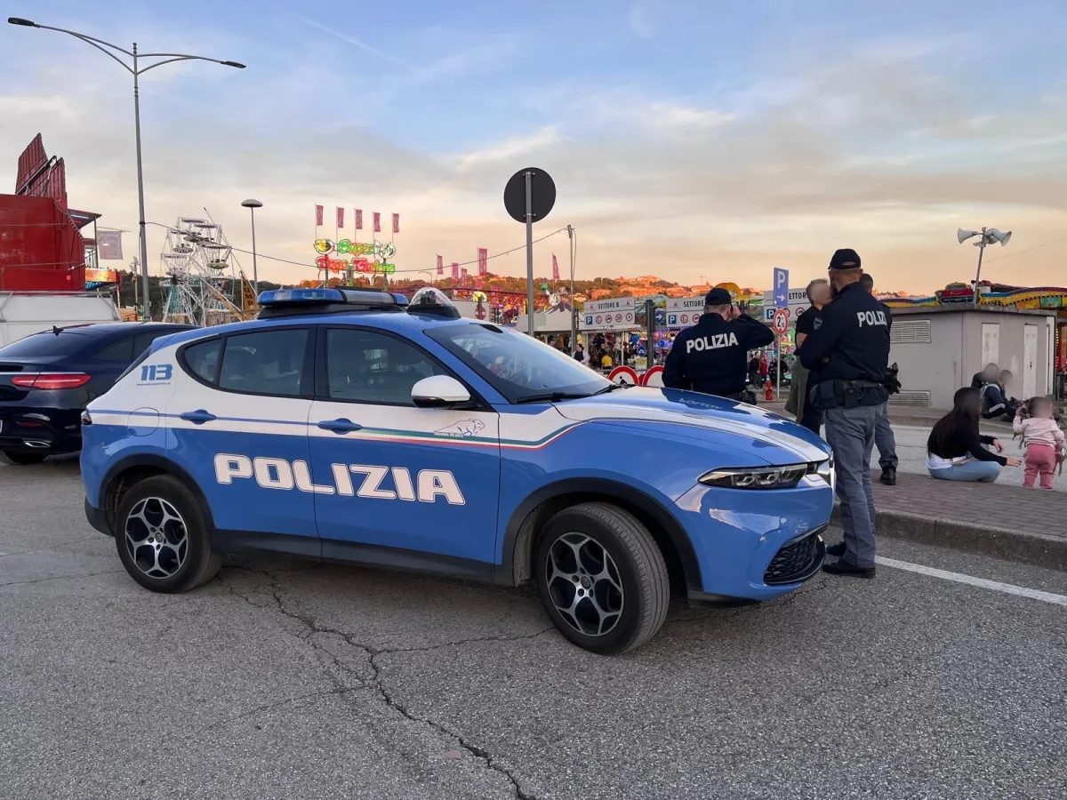 Perugia, 15enne ruba a cinque persone ai baracconi. Arrestato 