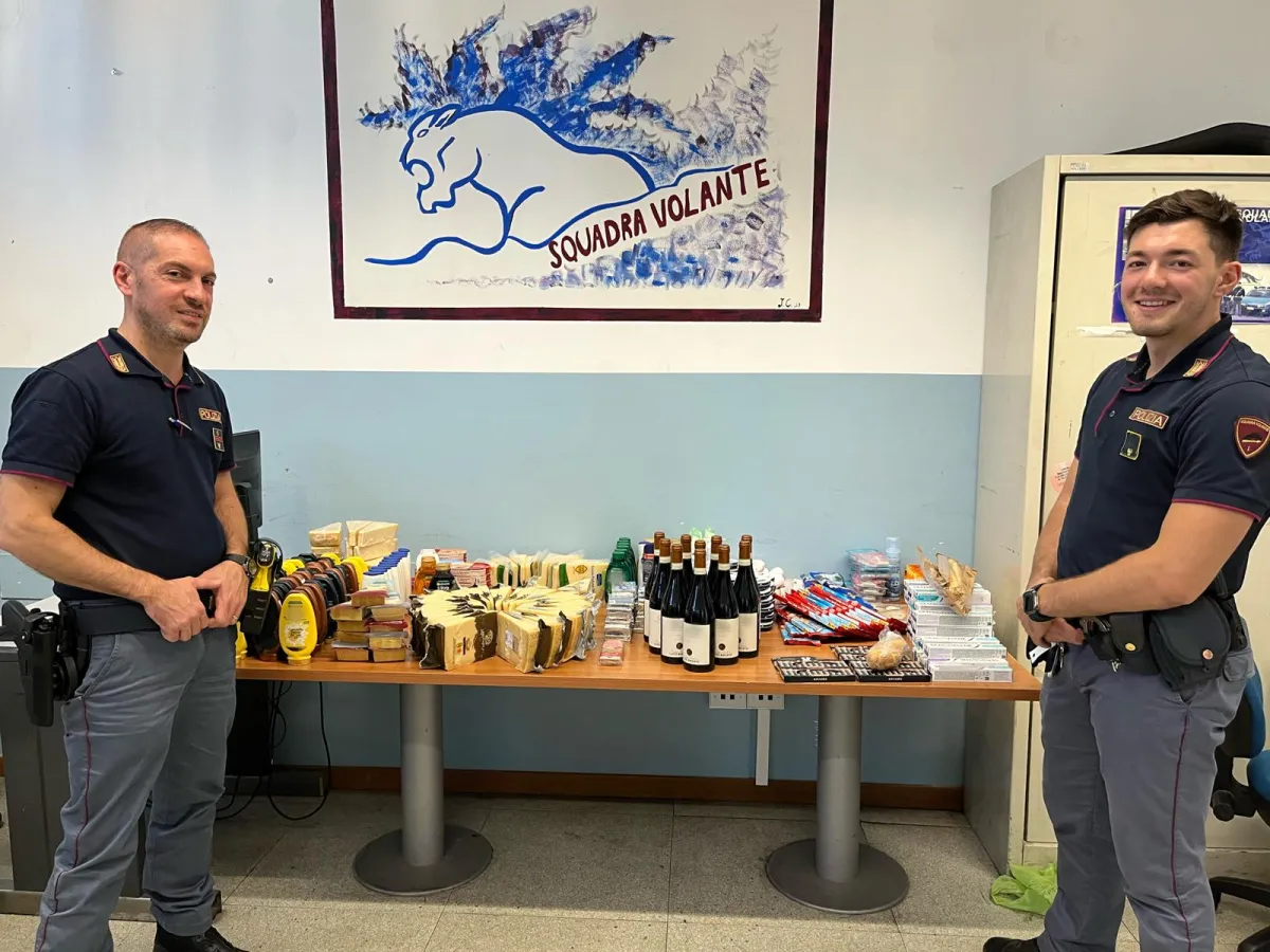 Perugia, quattro stranieri denunciati per ricettazione: avevano merce sospetta
