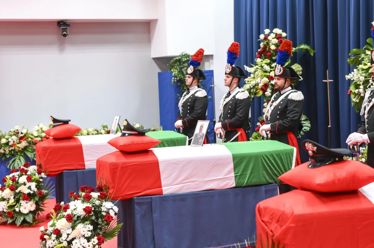 Castel D'Azzano, oggi i funerali di Stato dei 3 carabinieri: bandiere a mezz'asta anche in Umbria