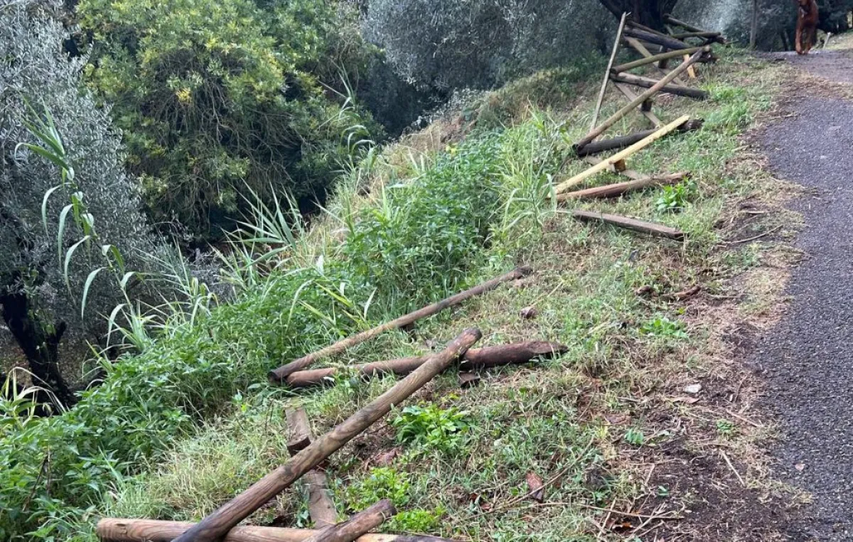 Orvieto, terzo atto di vandalismo sull’Anello della Rupe. Il Comune: “Fatto grave, forniti elementi per risalire ai responsabili”