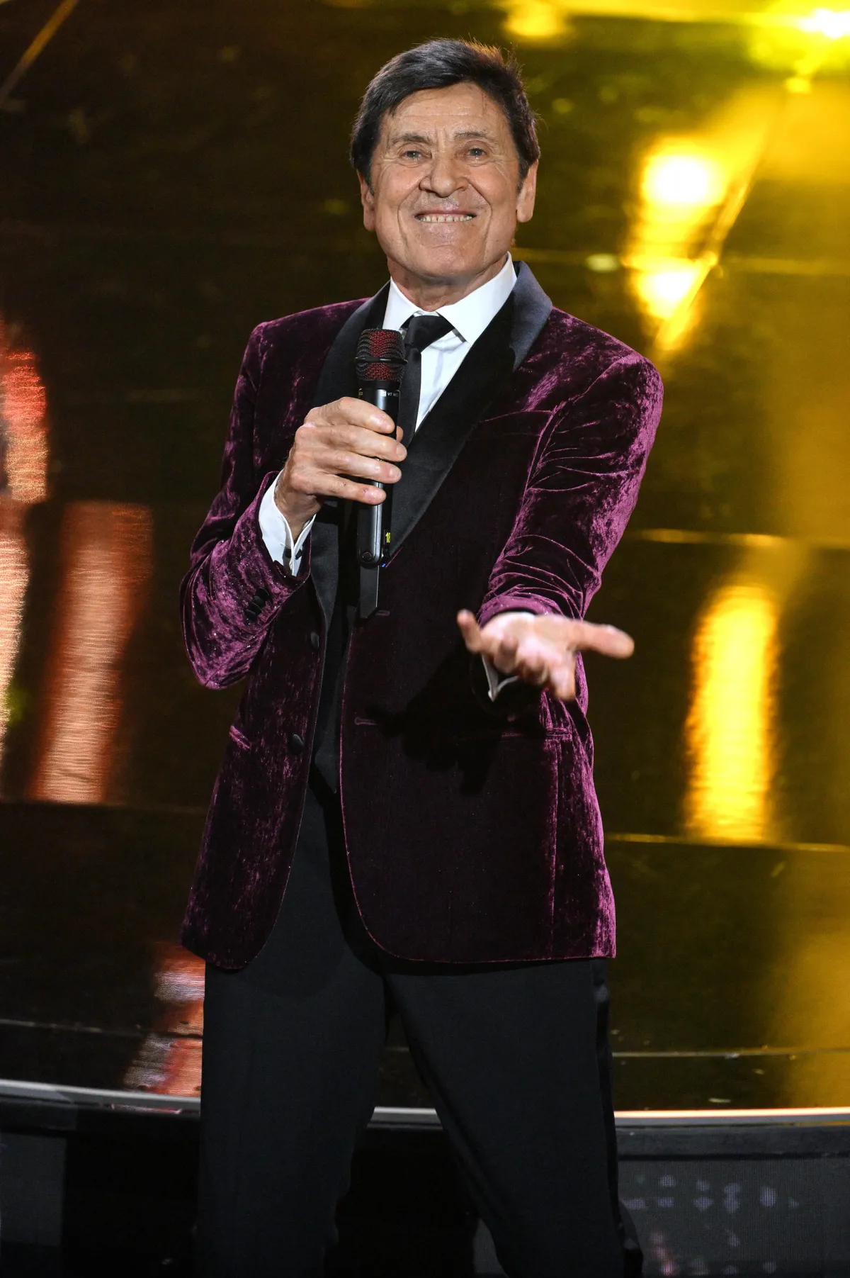 'C'era un ragazzo', Gianni Morandi annuncia le date del nuovo tour e c'è anche Terni
