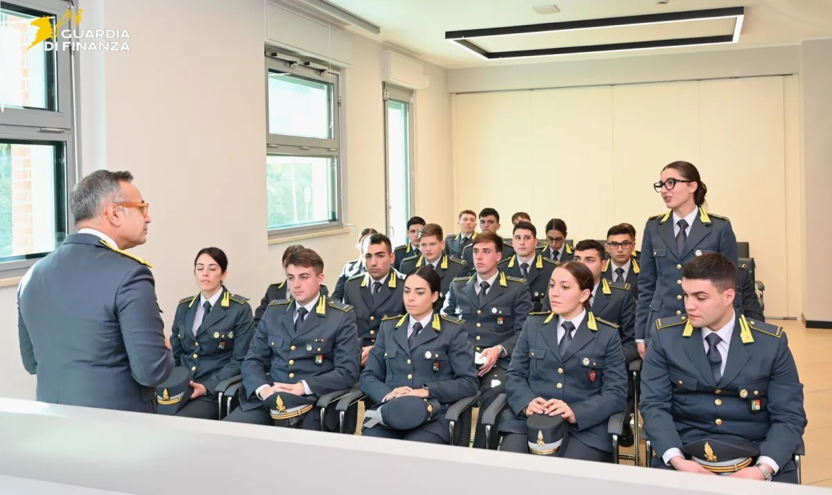 GdF Umbria, arrivano 22 neo-marescialli: il Generale Mazzotta riceve i giovani ispettori che rafforzeranno i reparti operativi