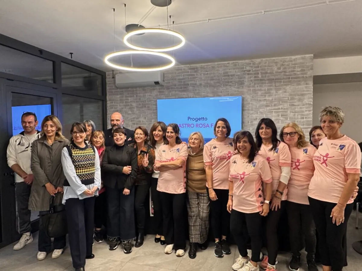 Terni, il Circolo Scherma aderisce al progetto Nastro Rosa 2025–2026: corsi gratuiti di scherma adattata per la riabilitazione oncologica