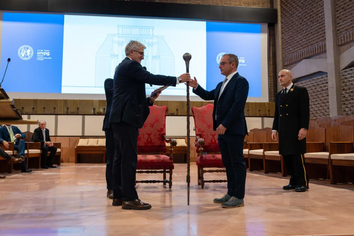 Università di Perugia, passaggio della Mazza Rettorale tra Oliviero e Marianelli: “Un sapere che unisce tradizione e futuro”
