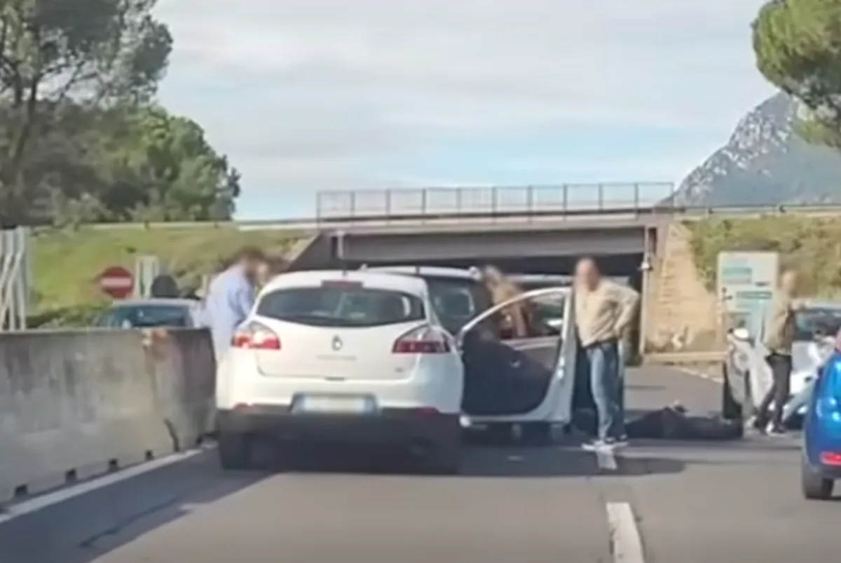 Operazione della Digos sul raccordo Terni-Orte: cinque persone arrestate