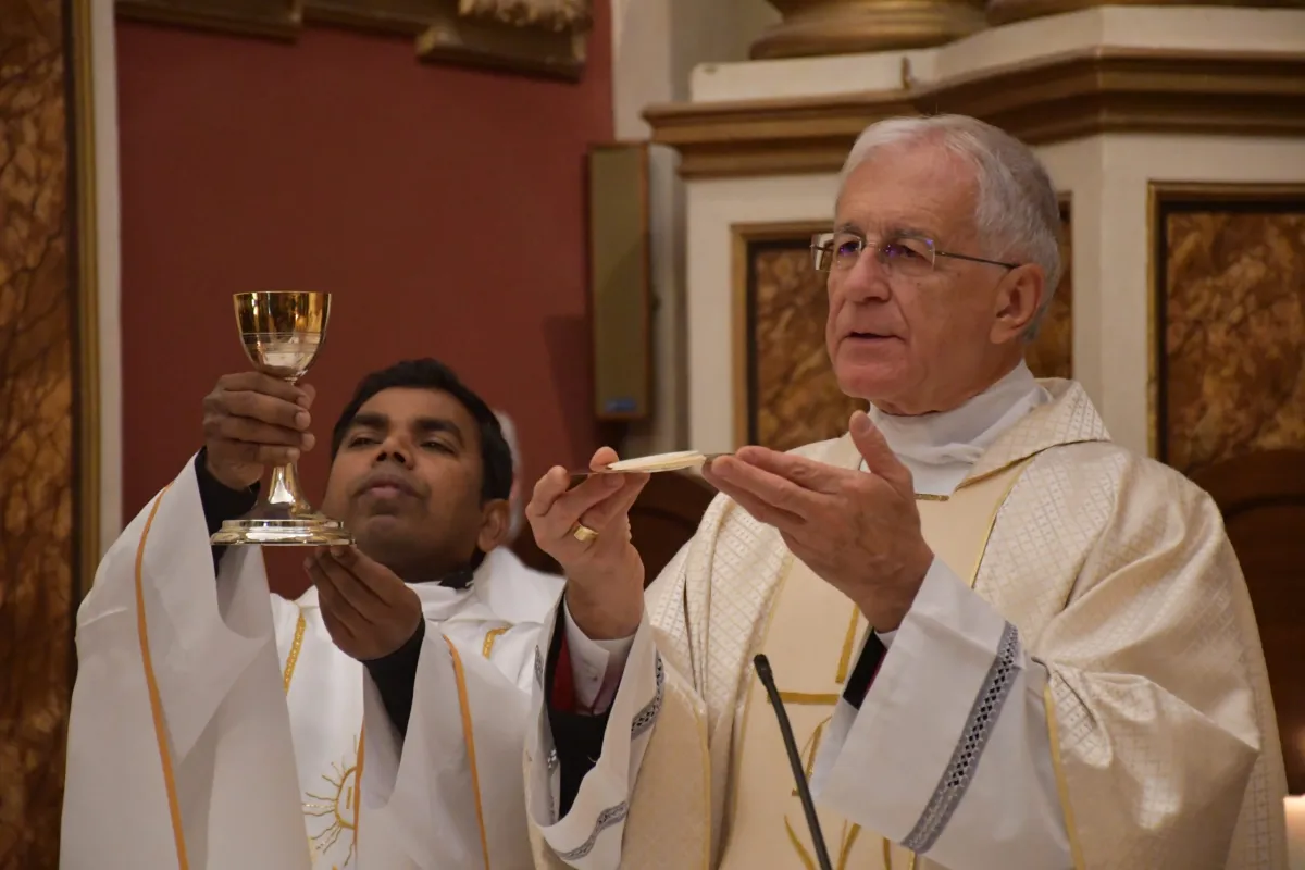 Bevagna, dopo il furto delle Ostie consacrate si riparte: celebrata la messa di riparazione