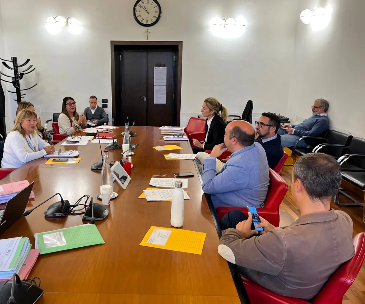 Sicurezza urbana 2025-2026, via libera della Prima commissione: più risorse ai piccoli comuni e bando da 90mila euro