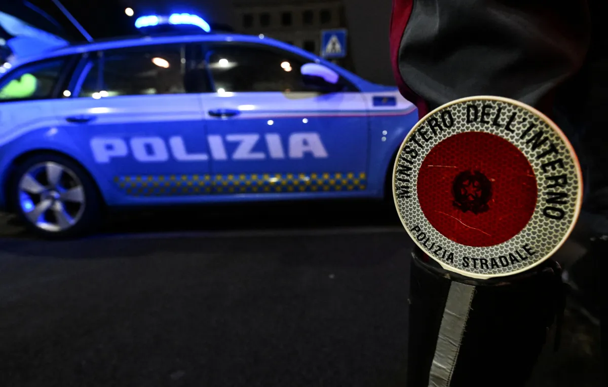Perugia, non si ferma all'alt e con le armi in auto: 32enne denunciato dalla Polizia