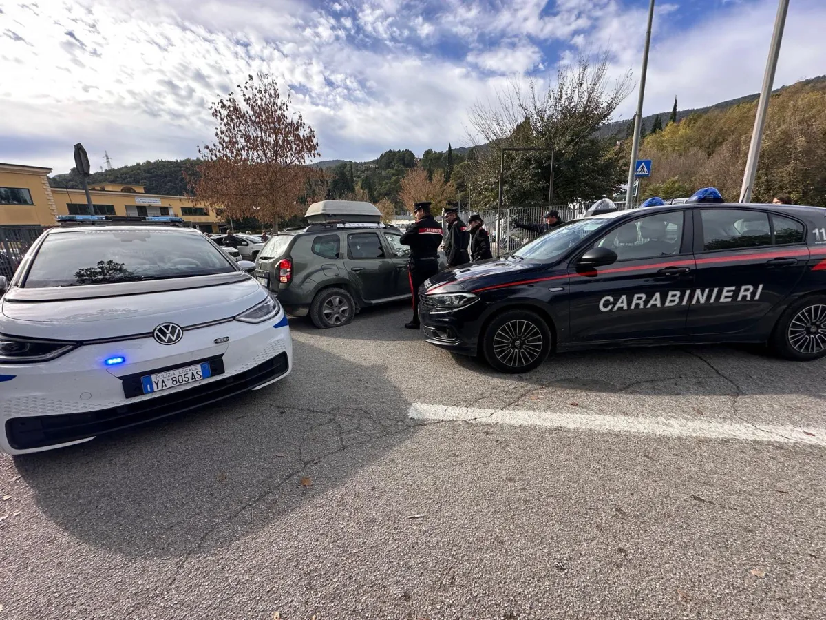 Narni Scalo: in auto senza assicurazione forzano il posto di blocco e finiscono in arresto: “Non riconosciamo lo Stato”