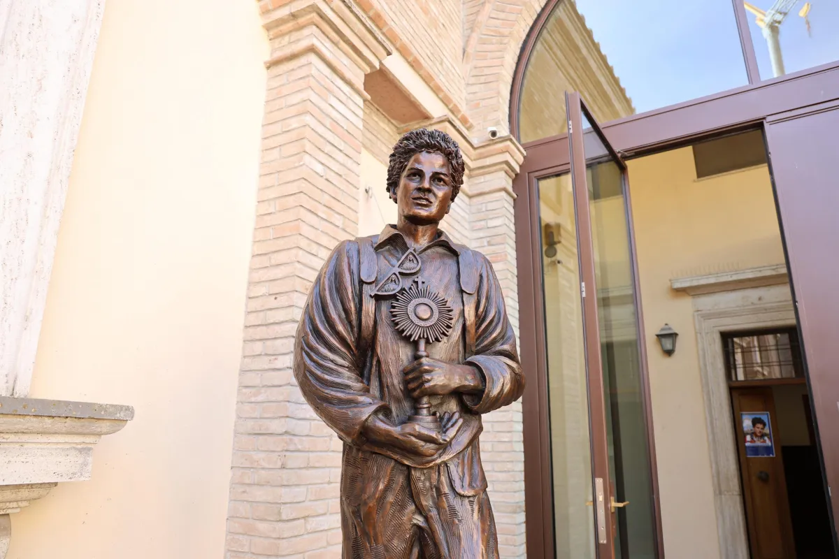 A Cascia la prima mostra su San Carlo Acutis: la Basilica di Santa Rita accoglie i "Sentieri Eucaristici" del giovane santo del web